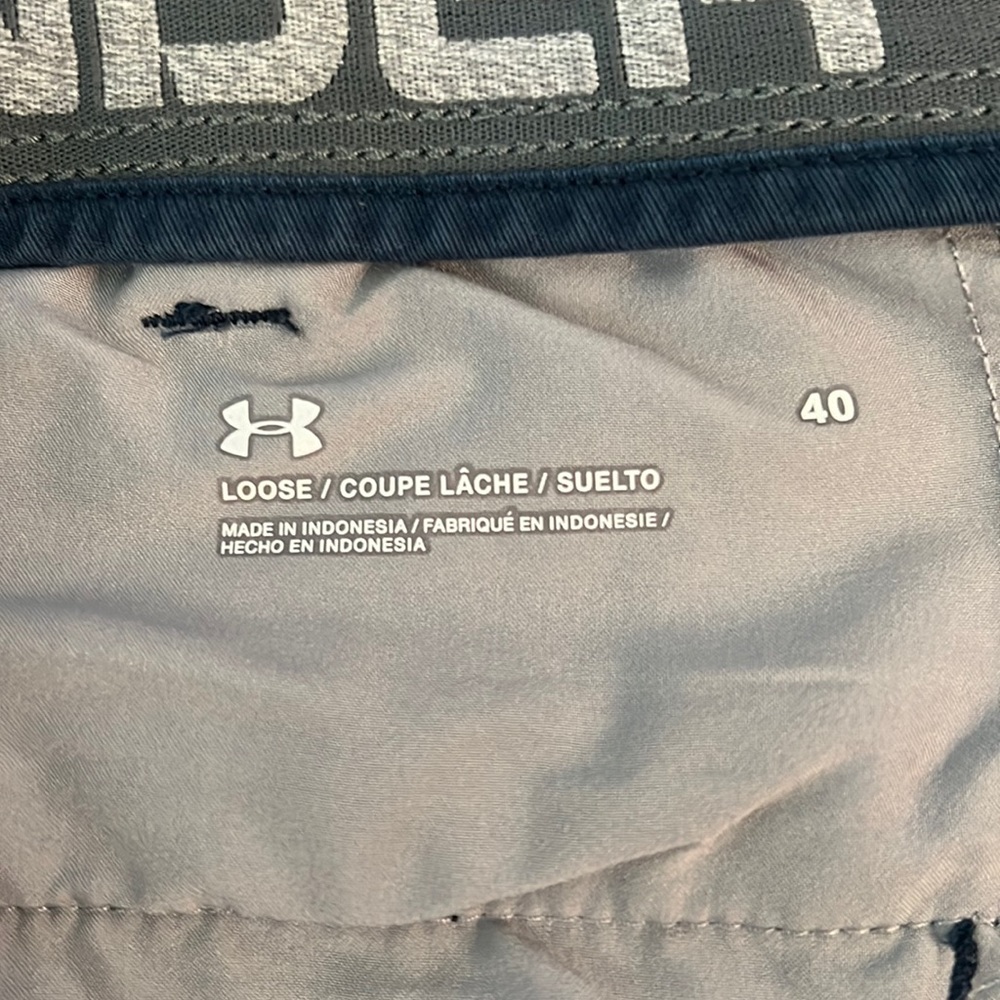 Under Armour men’s cargo shorts size 40 gently used